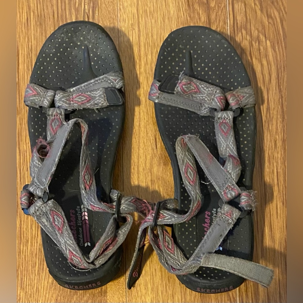 Sketchers Sandles